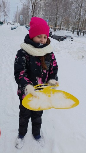 Зимние приключения: как снег и смех наполняют холодные дни
