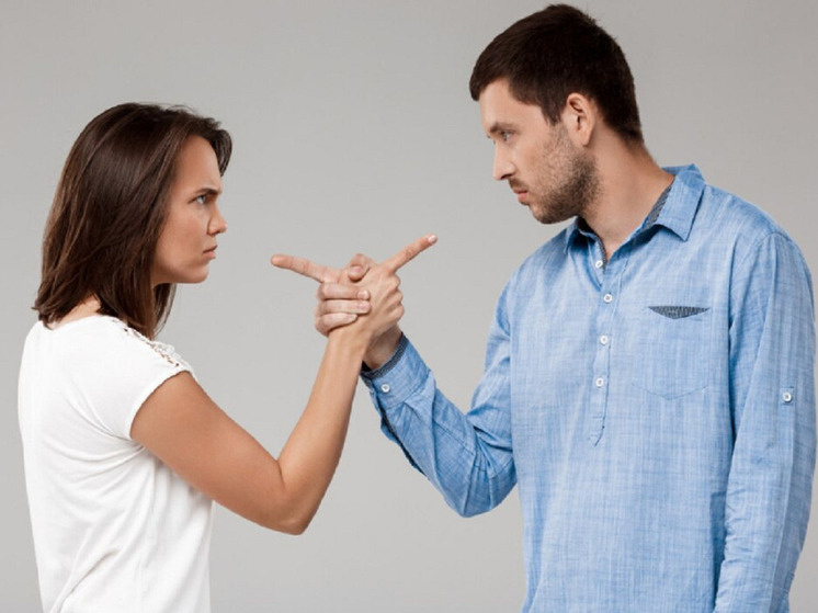 Когда вернулся, увидел в прихожей сумку с вещами