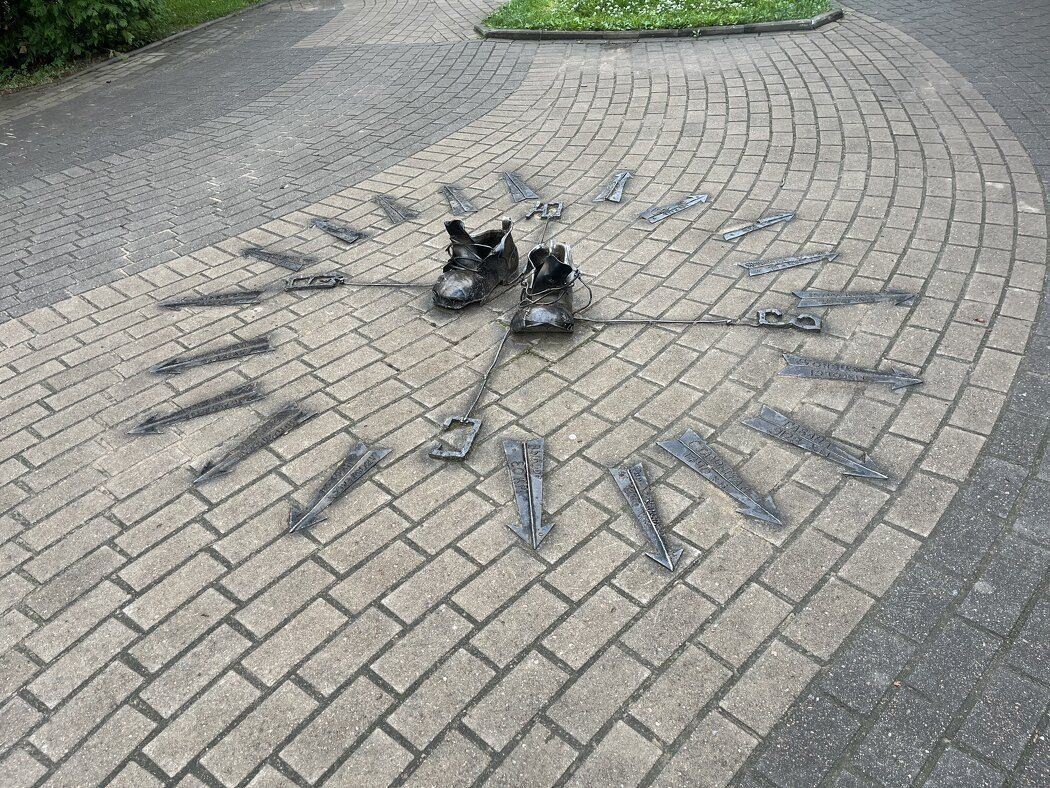 Пленники времени: как прошлое влияет на нашу реальность?