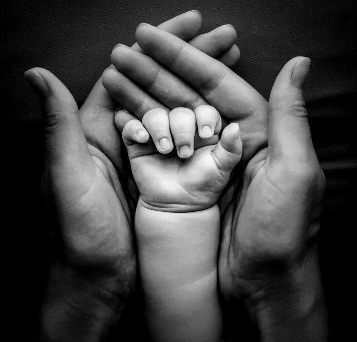 Как справиться с эмоциями после родов: советы для молодых мам