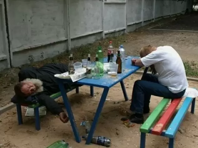 Как социальная среда формирует наше восприятие манер